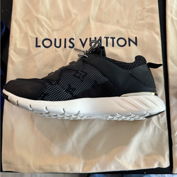 Louis Vuitton shoes Literally new shoes wore one time around the house - Picture 8 of 9